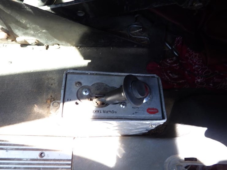 2006-freightliner-columbia-120-image-35