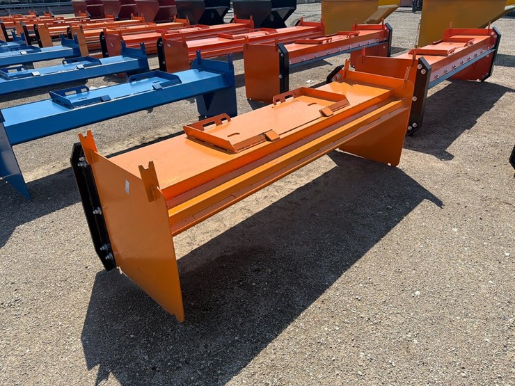 kit-containers-8'-skid-steer-pusher-with-replaceable-shoes-and-blade-image-2