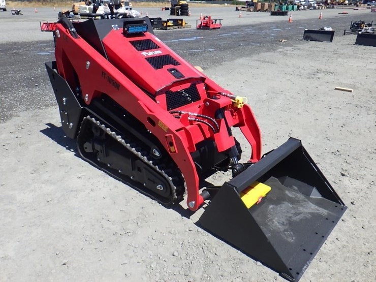 2026-future-1050k-skid-steer-tracked-loader-image-4