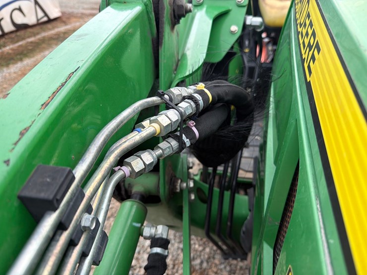 john-deere-3032e-image-25