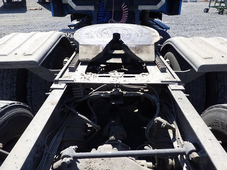 2006-freightliner-columbia-120-image-25