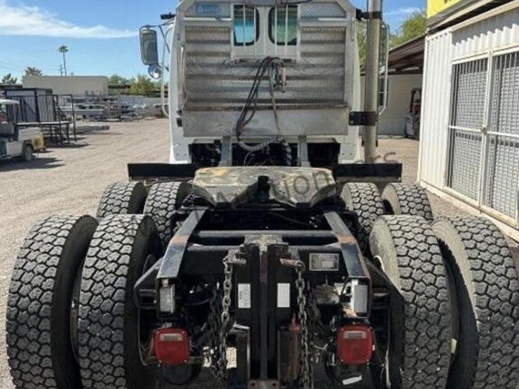 2008-sterling-lt8500-image-6