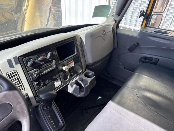 2012-international-4300lp-box-truck-image-29