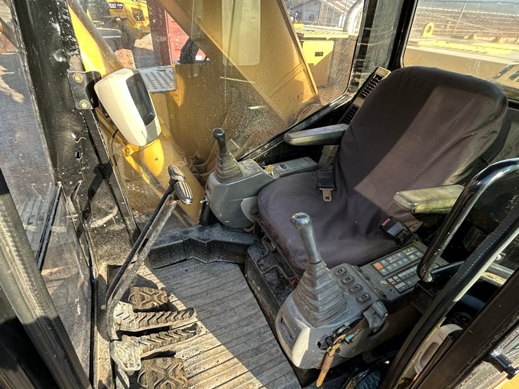 2004-caterpillar-321c-image-52