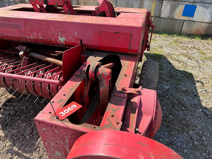 #4074-•-massey-ferguson-hay-baler-image-9