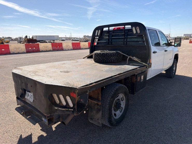 2018-chevrolet-silverado-2500hd-image-6