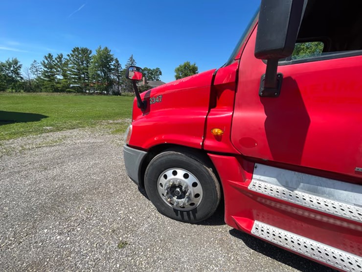 #118-•-2014-freightliner-semi-tractor-(has-wi-title)-(denmark,-wi)-image-49