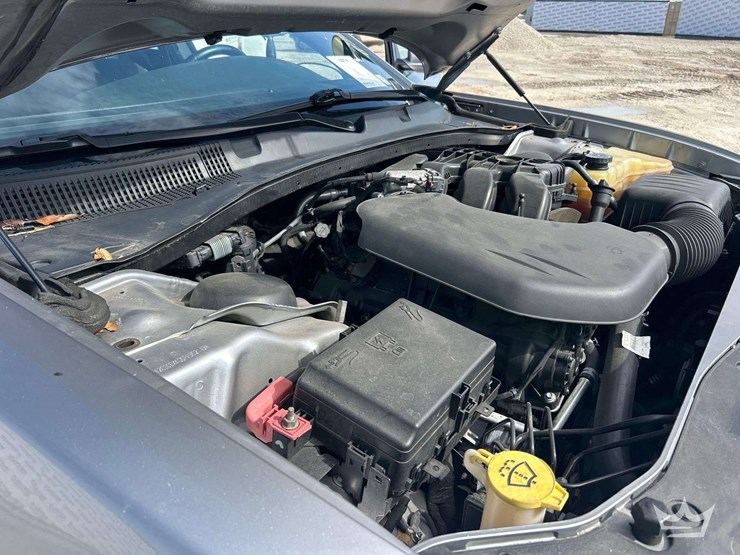 2015-dodge-charger-sedan-image-10