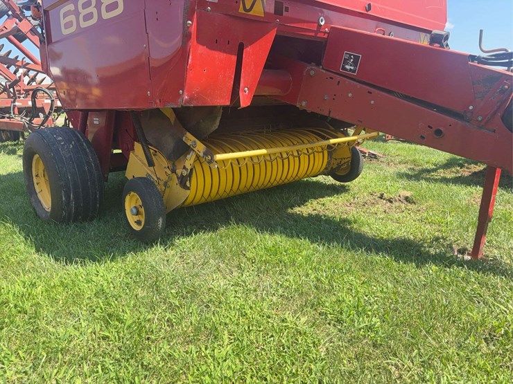 new-holland-688-image-5
