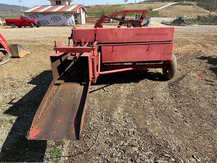 #4074-•-massey-ferguson-hay-baler-image-3