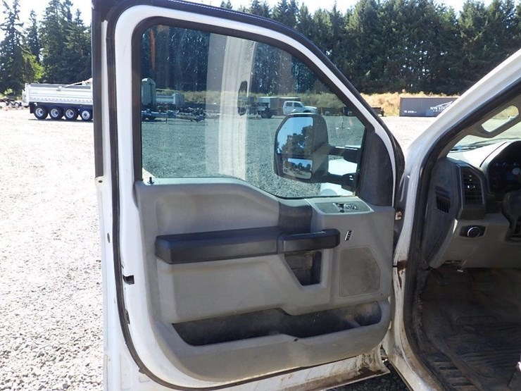2019-ford-f550-image-26