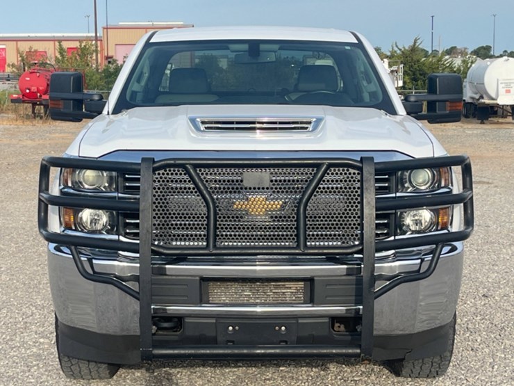 2018-chevrolet-silverado-2500hd-image-2