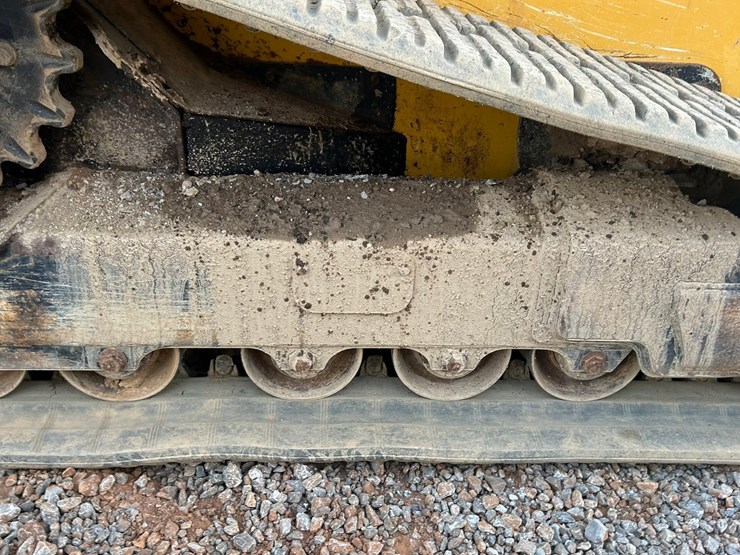 2011-deere-333g-image-53