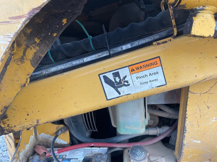 deere-325-image-28