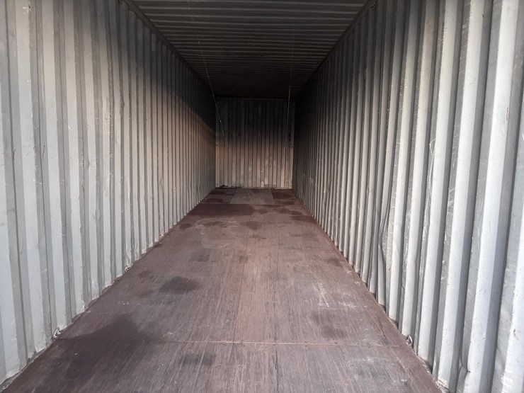 #1241-•-40ft-shipping-container-image-3