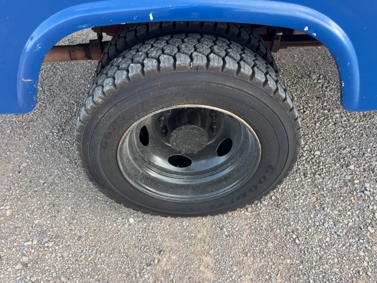 2014-ford-f550-image-12