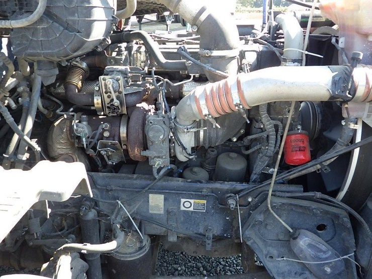 2015-peterbilt-325-image-23