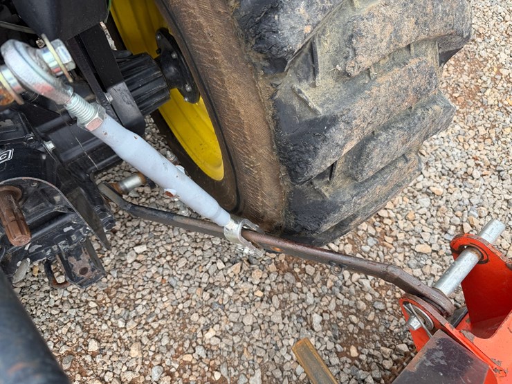 john-deere-3032e-image-32