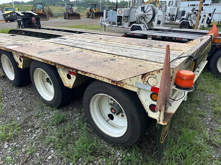 #4525-•-2010-eager-beaver-50-gsl-tri-axle-lowboy-image-33