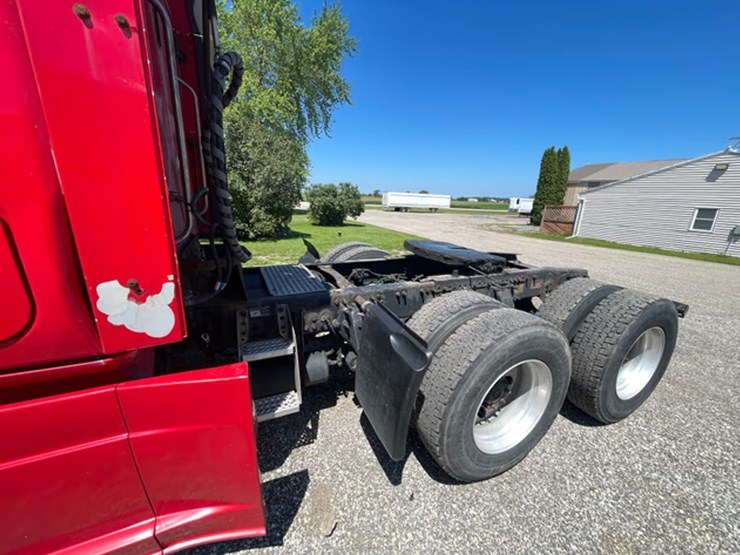 #118-•-2014-freightliner-semi-tractor-(has-wi-title)-(denmark,-wi)-image-21