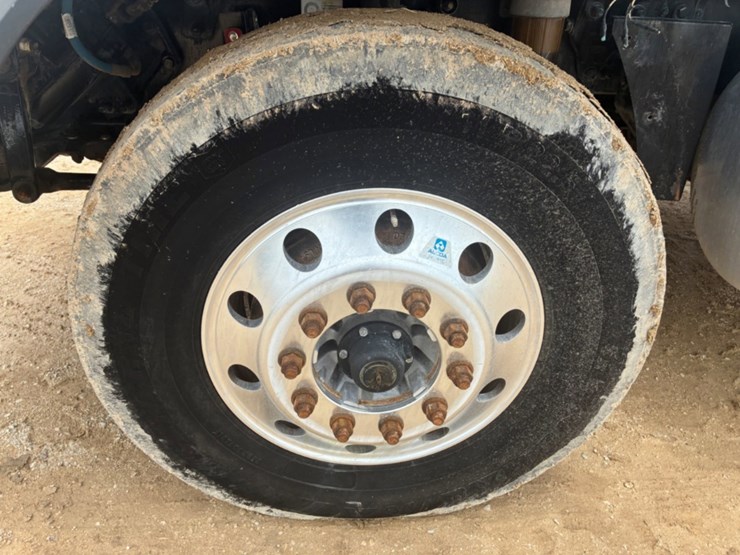 2016-peterbilt-367-image-9