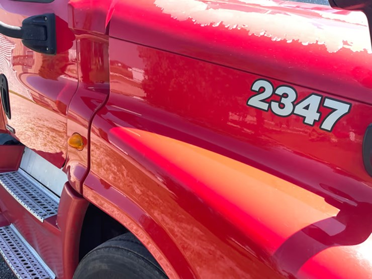 #118-•-2014-freightliner-semi-tractor-(has-wi-title)-(denmark,-wi)-image-17