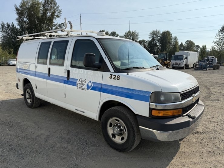 2014-chevrolet-express-2500-image-2
