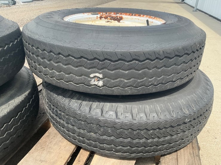 #5557-•-(4)-goodyear-workhorse-7.00-15lt-tires-on-white-steel-rims-image-4