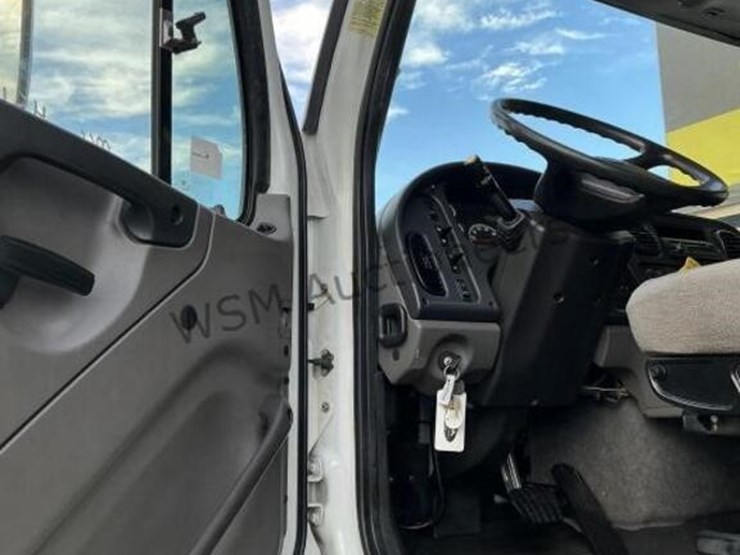2016-freightliner-114sd-image-28