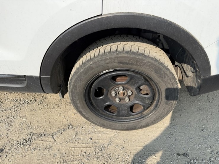 2015-ford-explorer-image-11