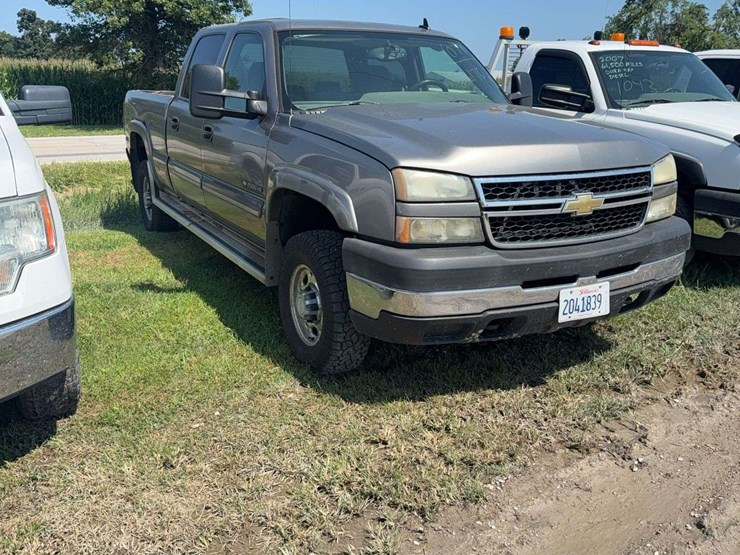 2007-chevrolet-2500hd-image-2