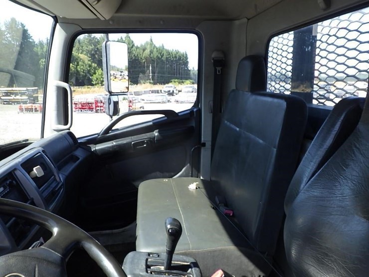 2013-hino-268-image-41
