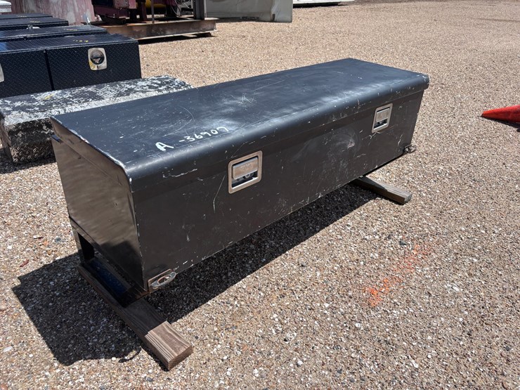 #1610-•-steel-single-lid-chest-style-truck-box,-rki-61in-l-x-30in-w-x-24in-h,-image-1