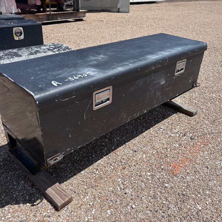 #1610 • STEEL SINGLE LID CHEST STYLE TRUCK BOX, RKI 61IN L X 30IN W X 24IN H,