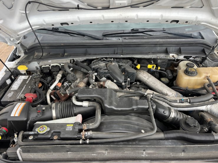 2011-ford-f550-image-9