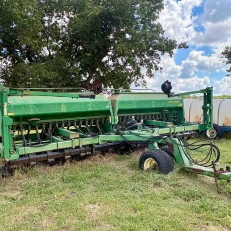 JOHN DEERE 1560