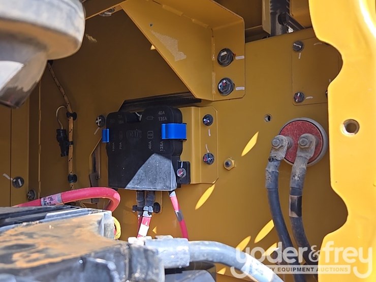 2019-caterpillar-336-image-31