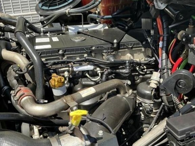 2019-freightliner-114sd-image-21