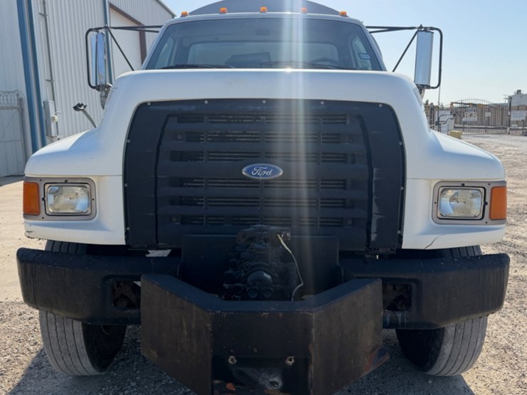 1995-ford-f800-image-2