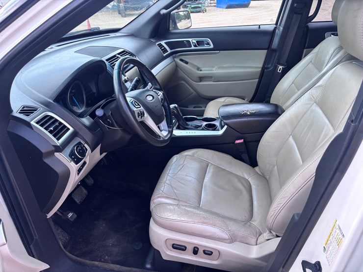 2015-ford-explorer-image-8
