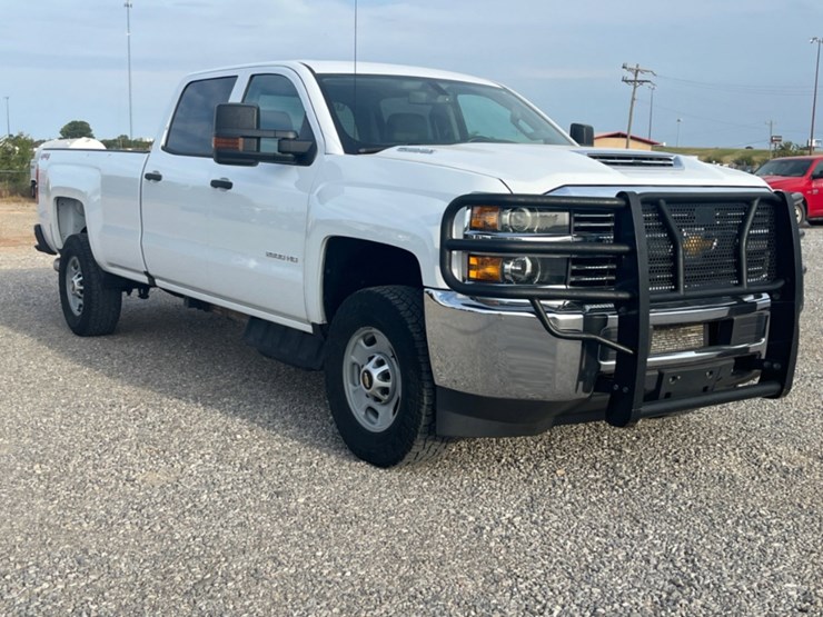 2018-chevrolet-silverado-2500hd-image-3