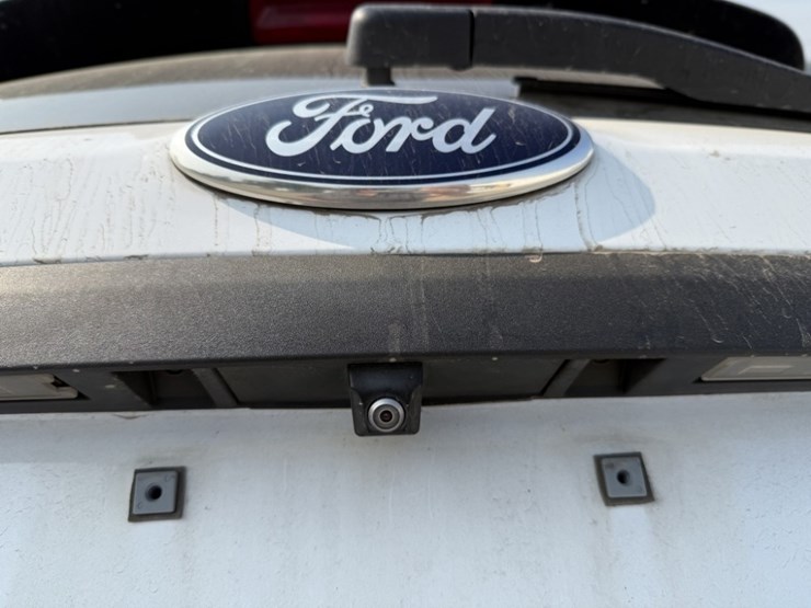 2015-ford-explorer-image-12