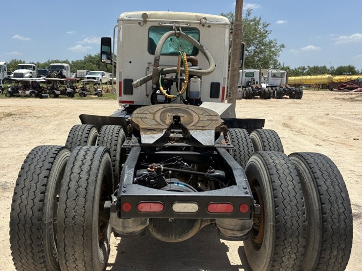 2020-peterbilt-567-image-5