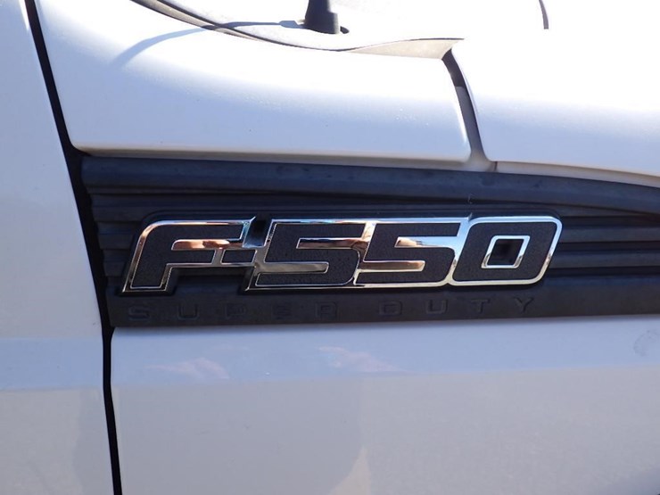 2014-ford-f550-image-26