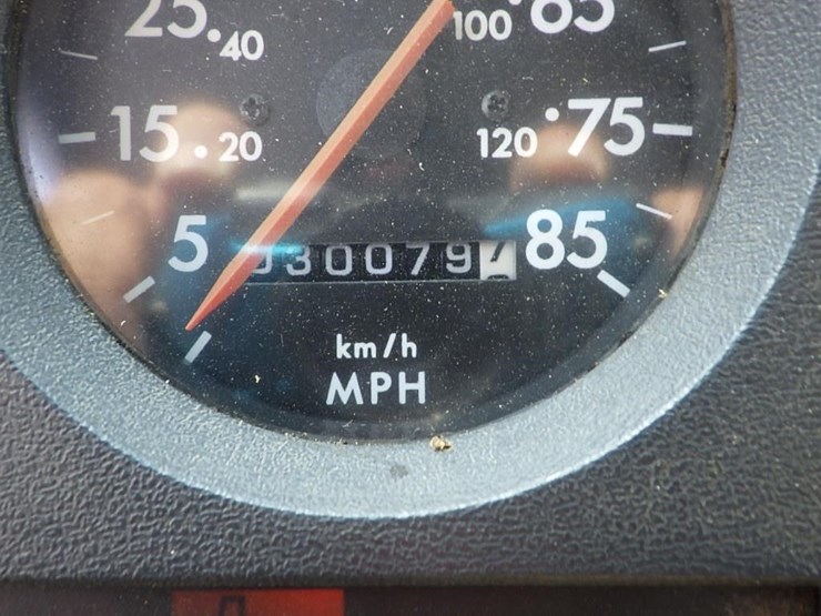 1999-freightliner-fl70-image-51