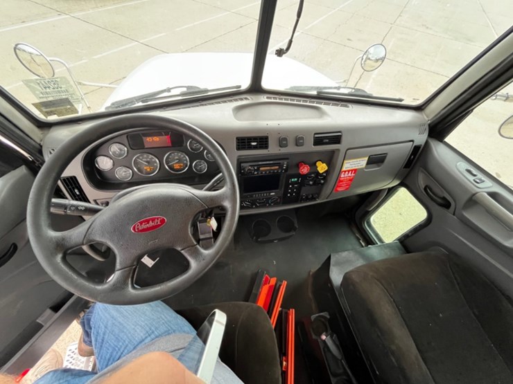 2012-peterbilt-337-image-16