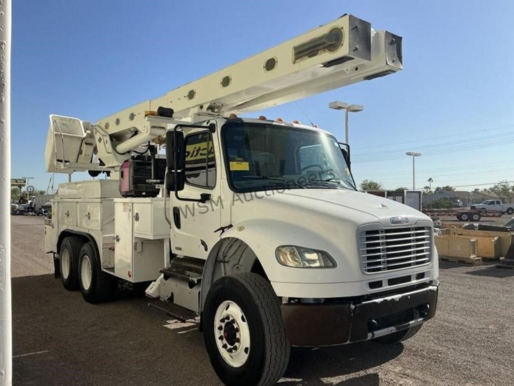 2012-freightliner-m2-106-image-4