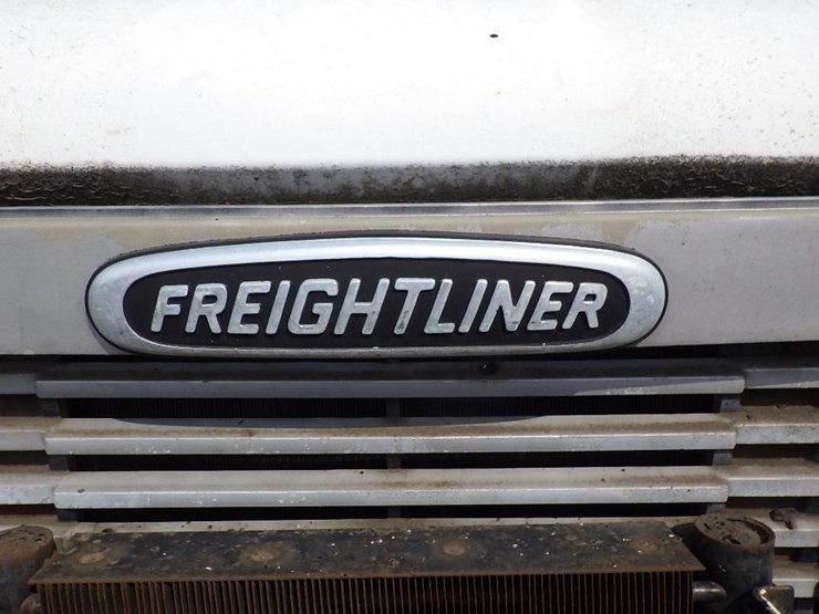 1999-freightliner-fl70-image-9