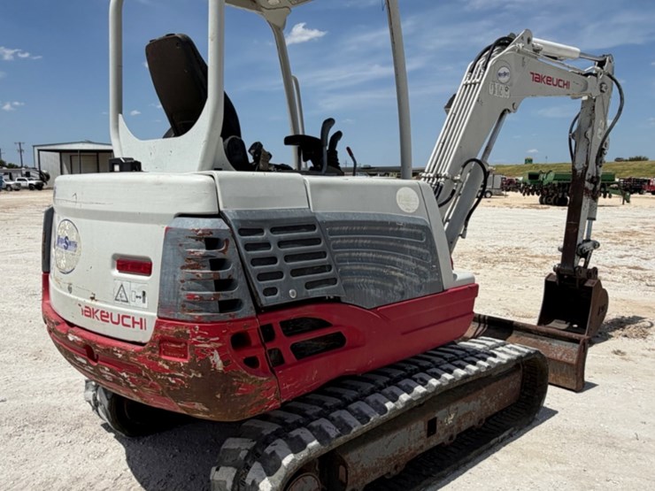 takeuchi-tb235-image-5