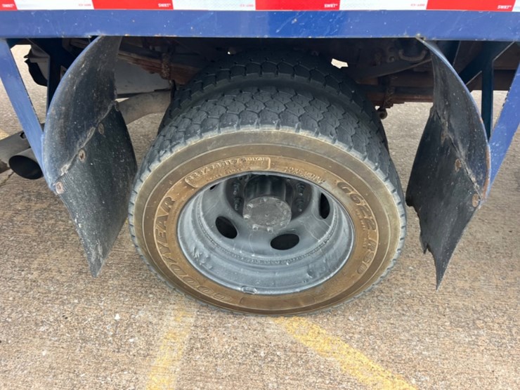 2011-ford-f550-image-12